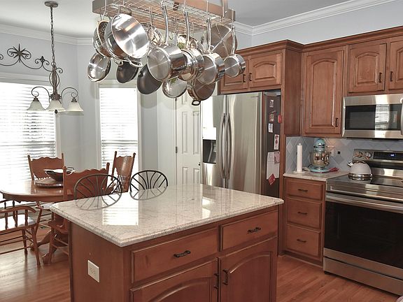 5th image of 929 Hickory Valley Rd