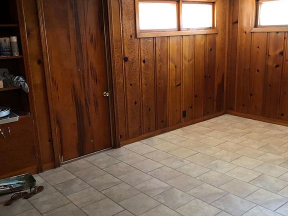 Den or bedroom off kitchen with walk in closet. Utility room access.