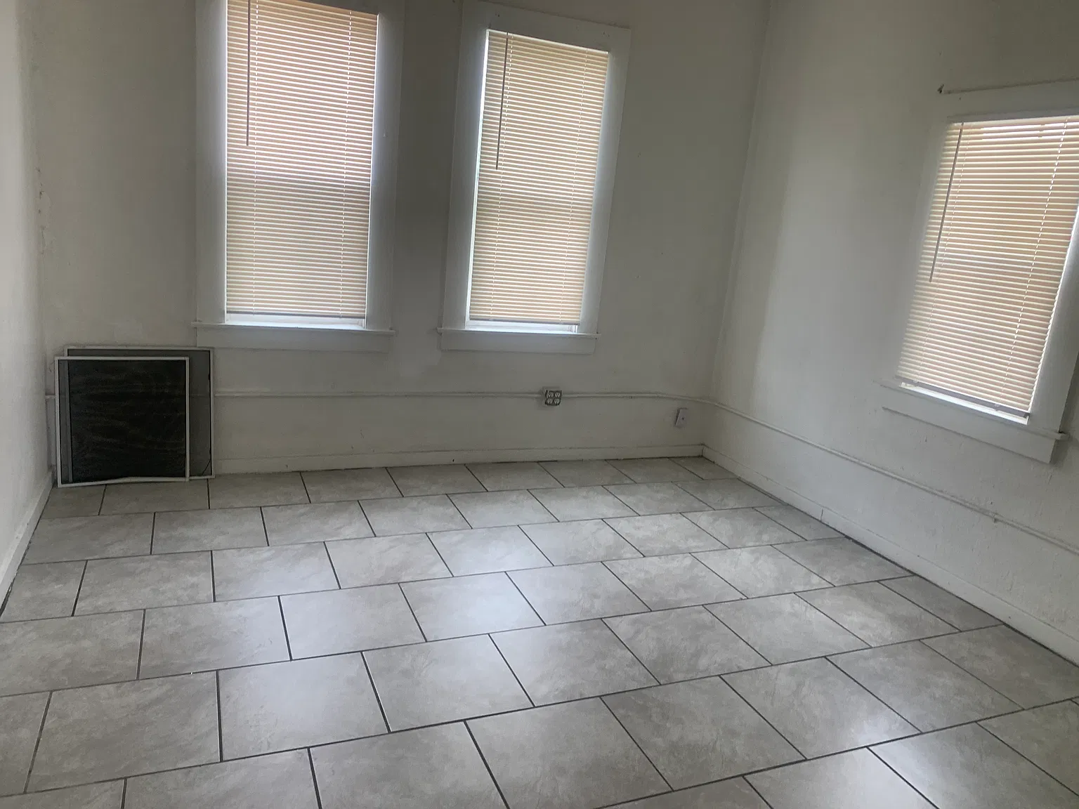 2 bed, 950 sqft, $1,700 — Photo 2