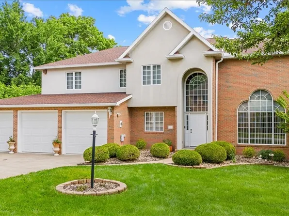 1405 Greenmont Hills Dr, Vienna, WV 26105