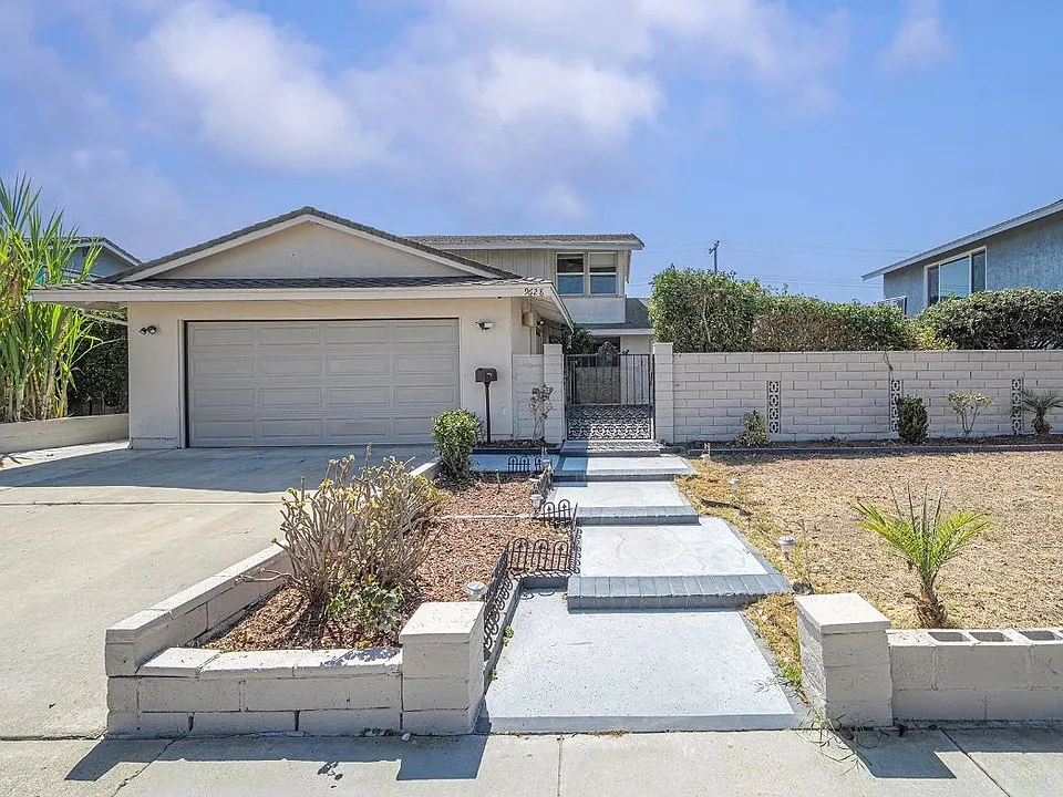 9628 Mariposa Ave