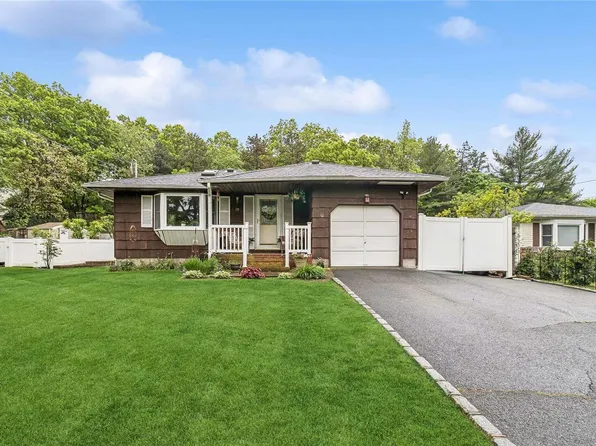 18 Richmond Boulevard, Ronkonkoma, NY 11779