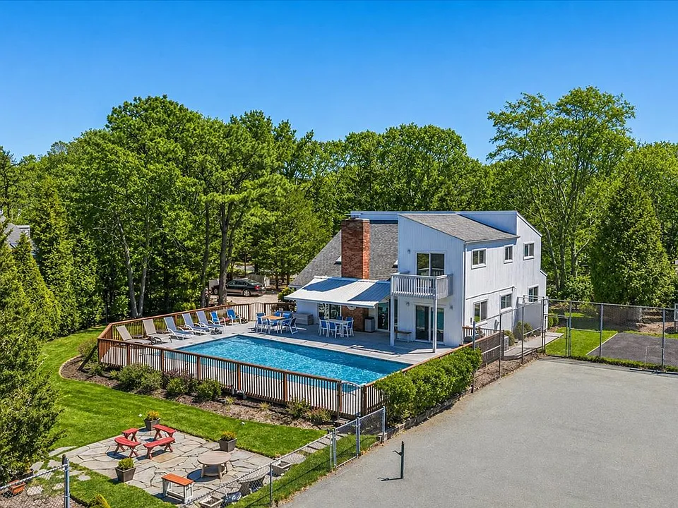 9 Cedarfield Ln