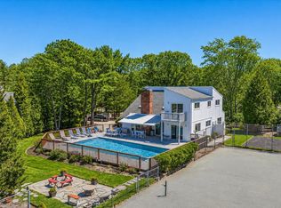 9 Cedarfield Ln, Westhampton, NY 11977