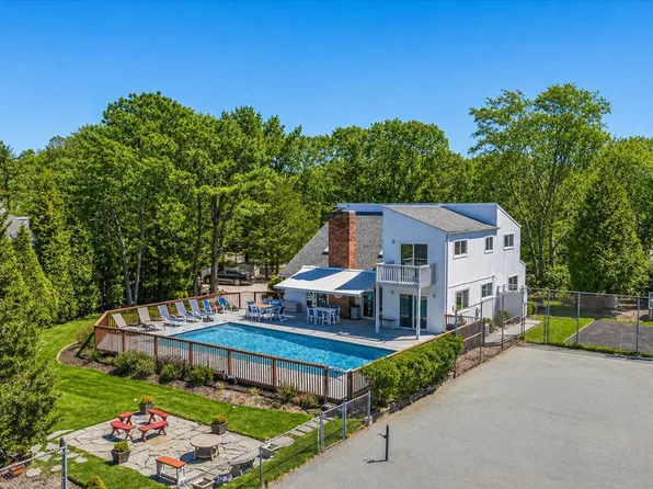 9 Cedarfield Ln, Westhampton, NY 11977