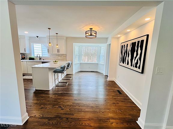 4th image of 8041 Hi View Dr
