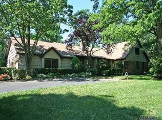 45 Cedarfield Rd, Syosset, NY 11791