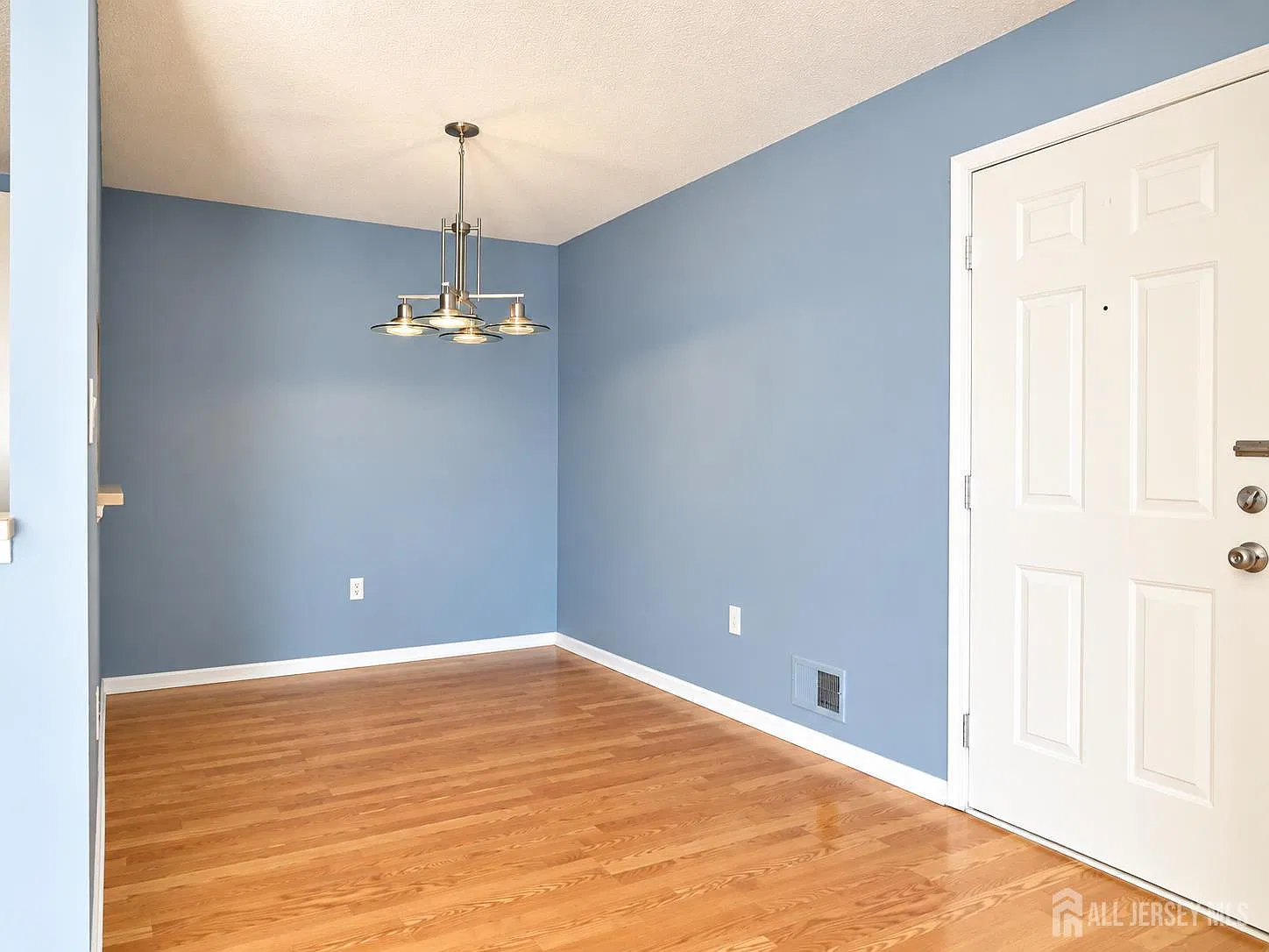 2 bed, 2.0 bath, 1011 sqft, $2,450 — Photo 3