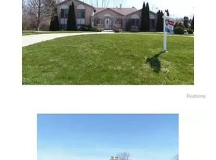 26202 Meadowview Dr, Farmington Hills, MI 48331