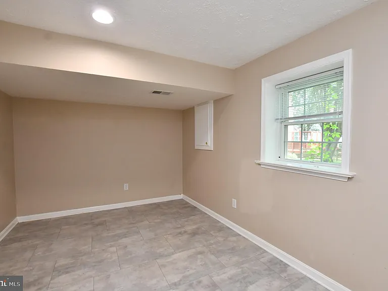 350 Copperfield Ln — Photo 16