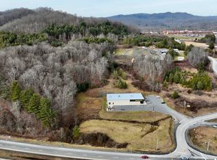 405 Wood Mountain Rd, Glen Jean, WV 25846