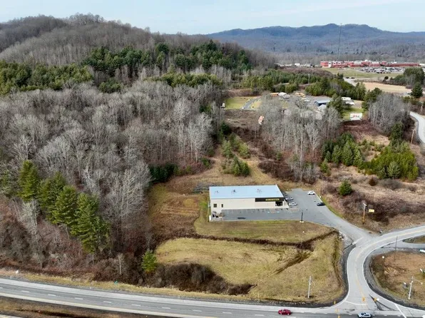 405 Wood Mountain Rd, Glen Jean, WV 25846