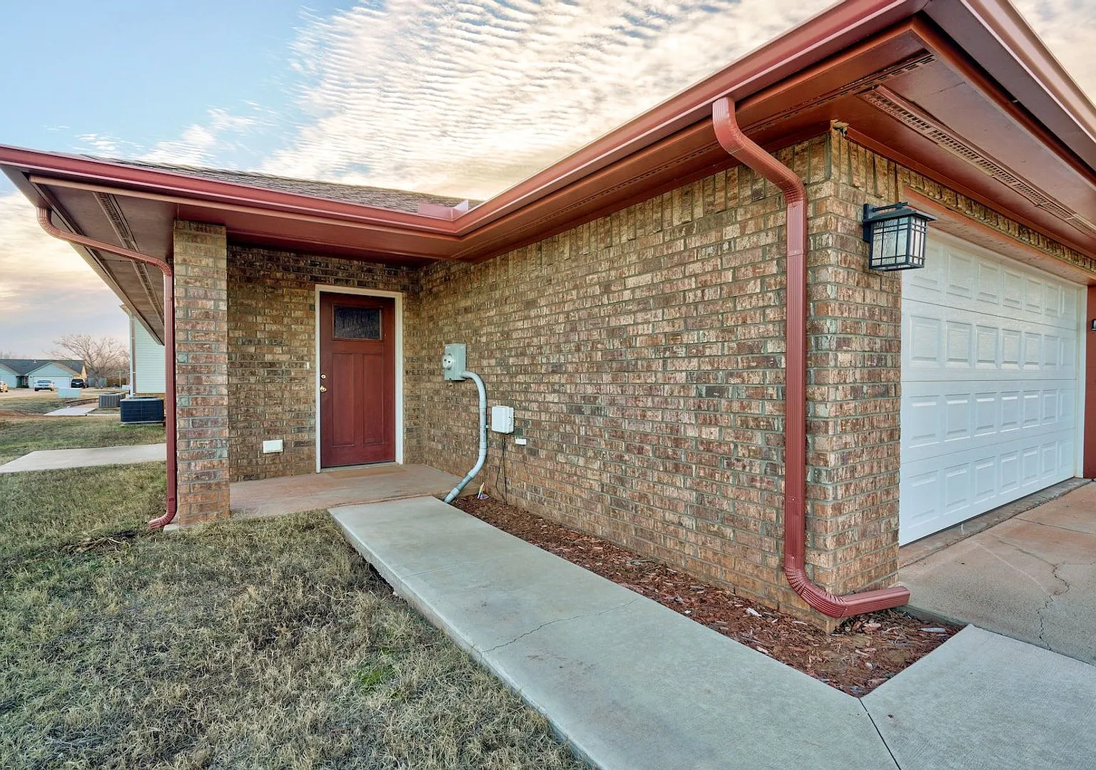 401 S Debra Ct — Photo 2