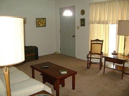 4th image of 303 Hillcrest St