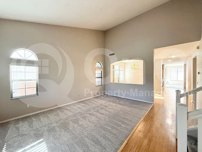 5310 E Hilton Ave — Photo 4