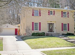1516 Mount Mercy Dr NW, Grand Rapids, MI 49504