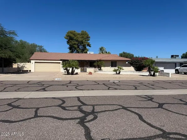 3926 E LAUREL Lane, Phoenix, AZ 85028