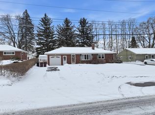 7 James Dr, Loudonville, NY 12211