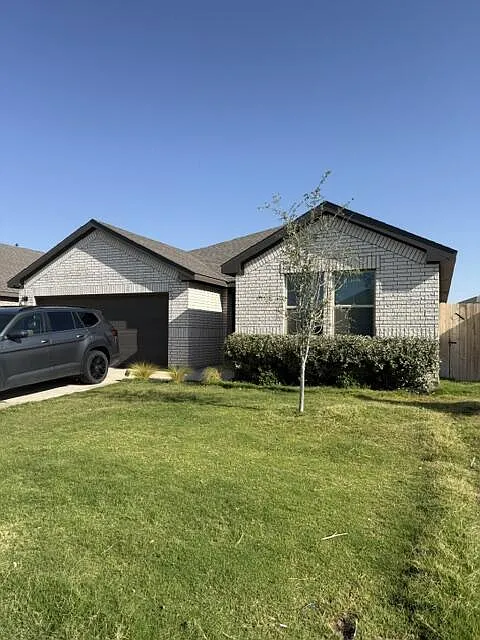 4 bed, 2.0 bath, 1998 sqft, $3,000 — Photo 2