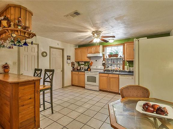 5th image of 5623 Black Pine Cir
