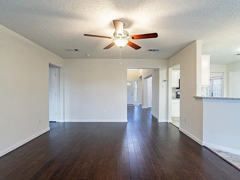 1408 Belaire Dr — Photo 6