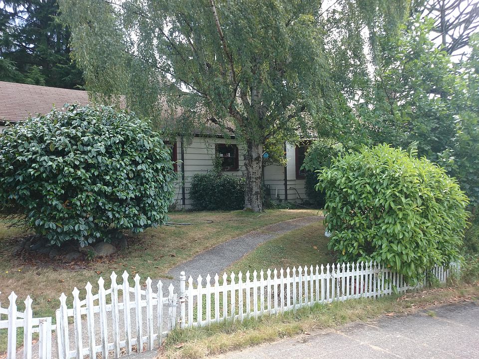 2nd image of 1420 Nob Hill Ave N