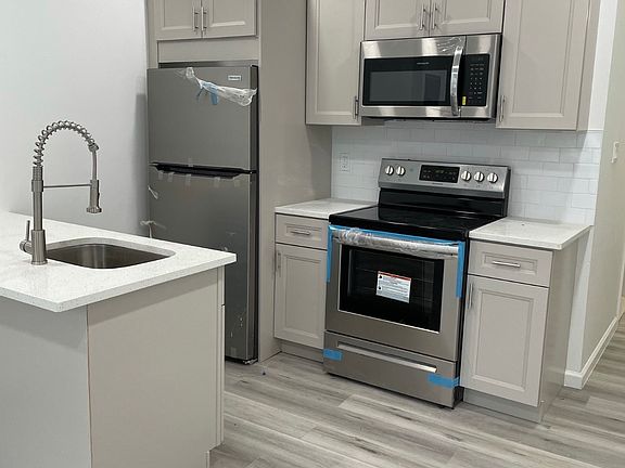 4th image of 3761 N 18th St Floor 2