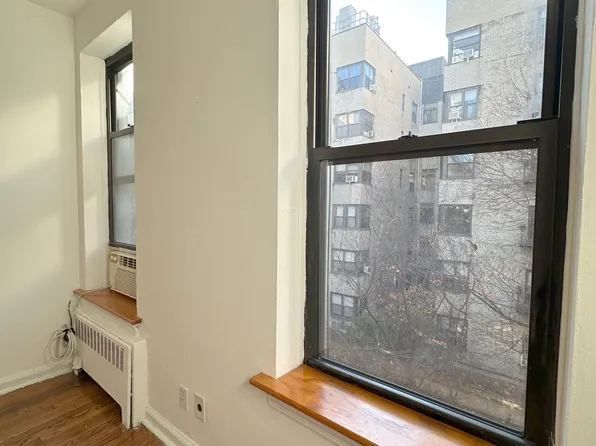 230 East 75th Street image 9 of 11