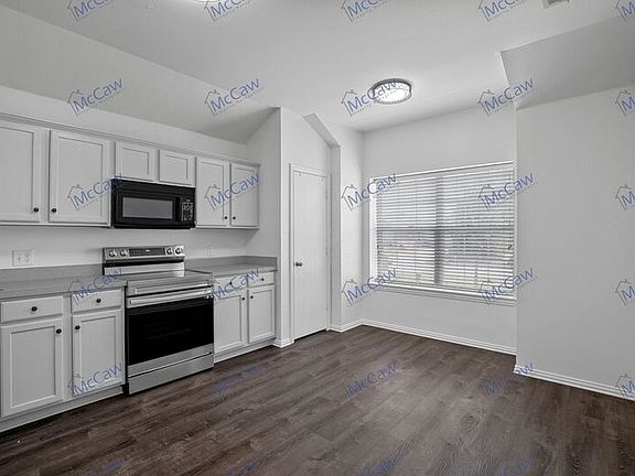 3rd image of 128 Lipan St