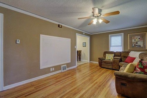 3rd image of 1038 S 45th Ter