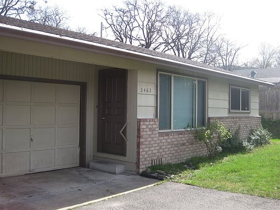 2nd image of 2462 Siskiyou Blvd