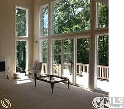 living room 1.jpg
