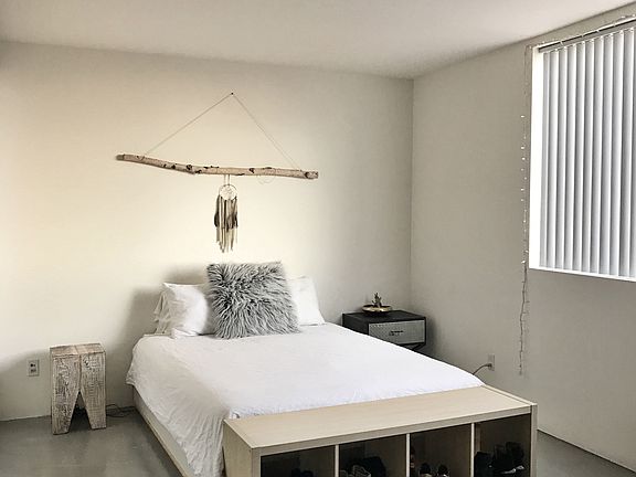 4th image of 3055 Broadway