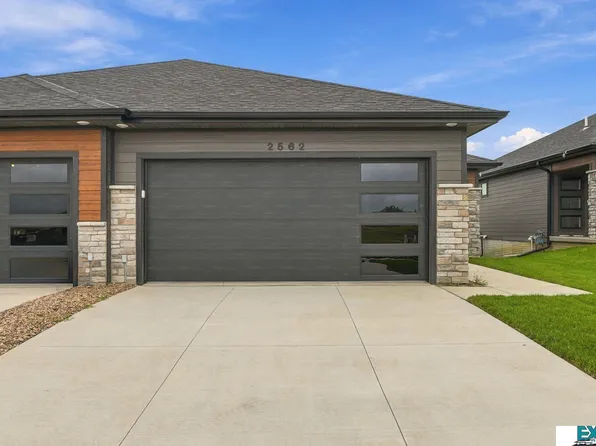 2562 Tupelo Ln, Lincoln, NE 68520