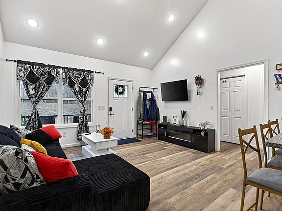 37th image of 377 Margot Dr