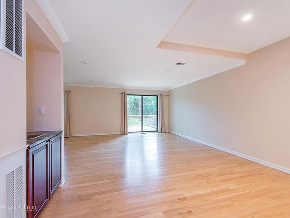 5th image of 40 Chestnut Ln