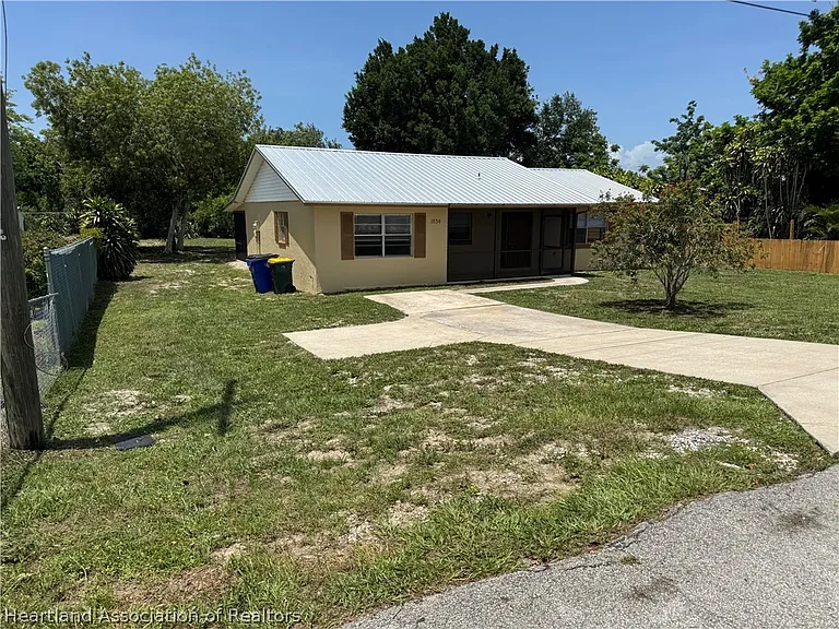 1834 Koy Dr — Photo 2