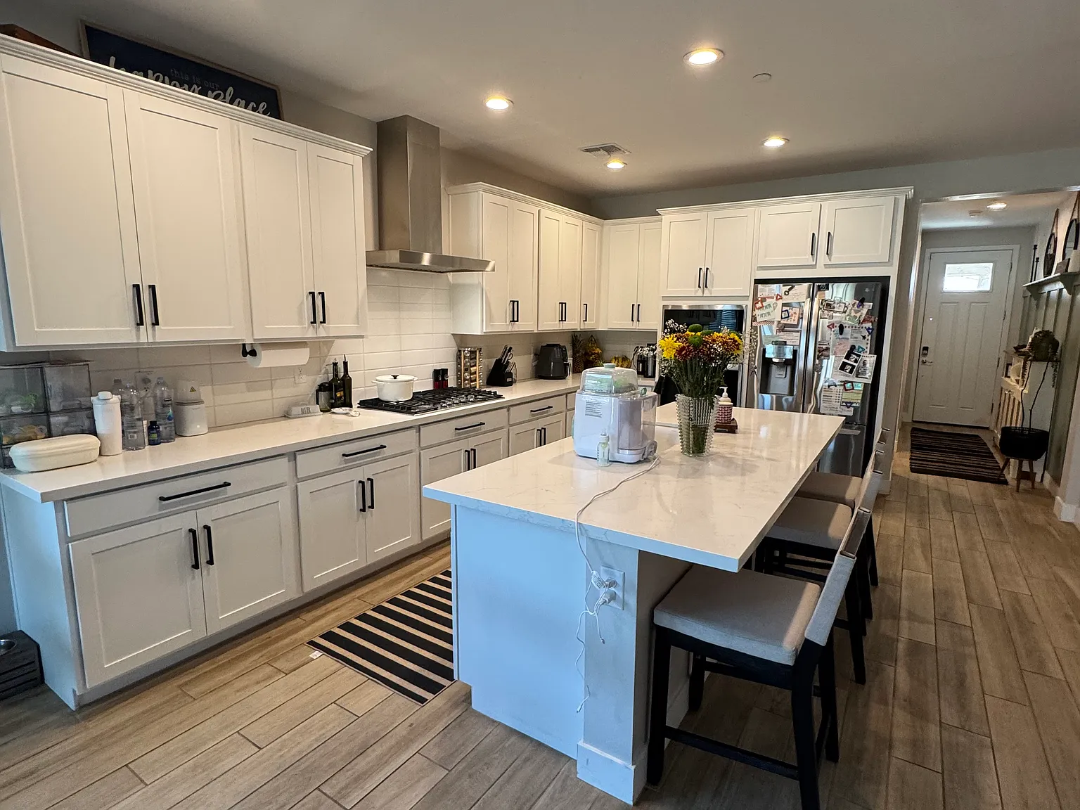 4 bed, 1925 sqft, $2,600 — Photo 2