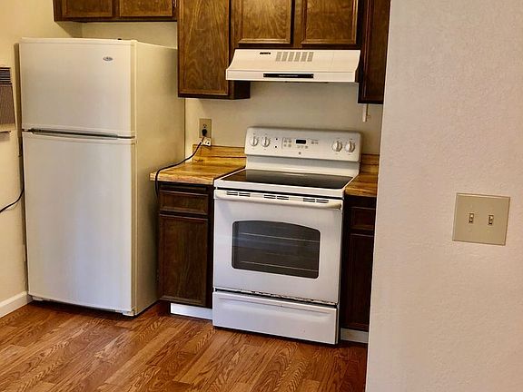 5th image of 7506 Parkway Dr Unit 109