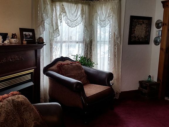 Livingroom all curtains stay