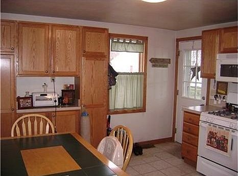 3rd image of 1547 W 40th St