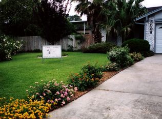 3008 Newcastle Dr, Baytown, TX 77521