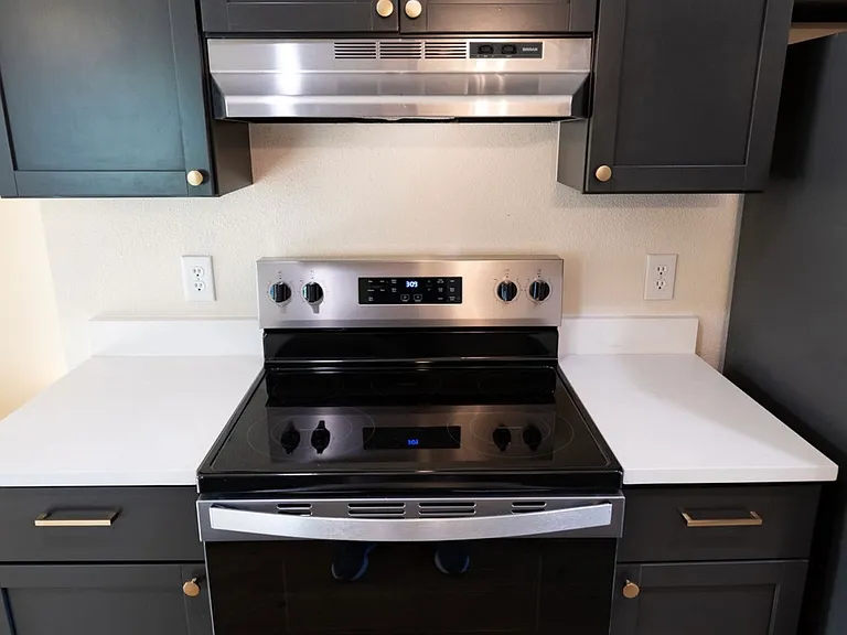 4172 Backus Ave — Photo 8