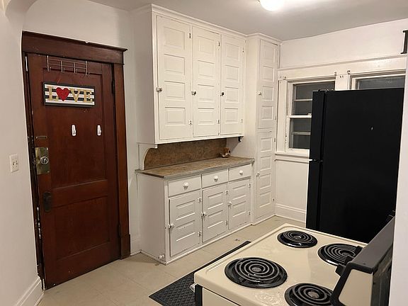 2nd image of 612 Walnut Ave #3