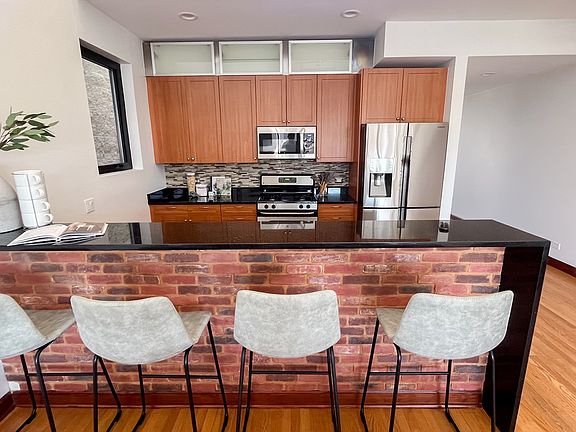5th image of 808 N Greenview Ave APT 4A