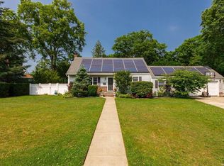 15 Marobi Ct, West Babylon, NY 11704