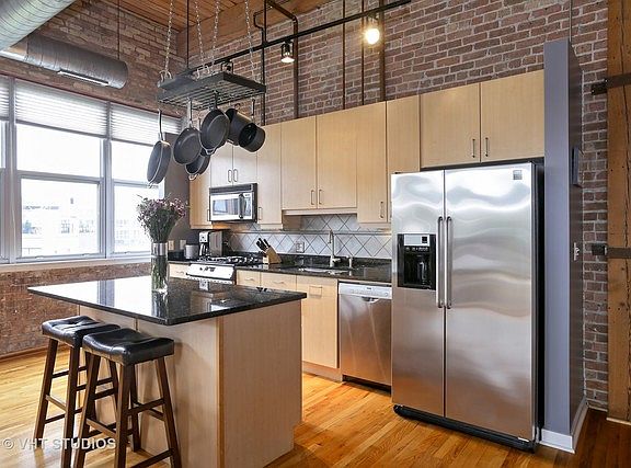 5th image of 2201 W Wabansia Ave APT 18