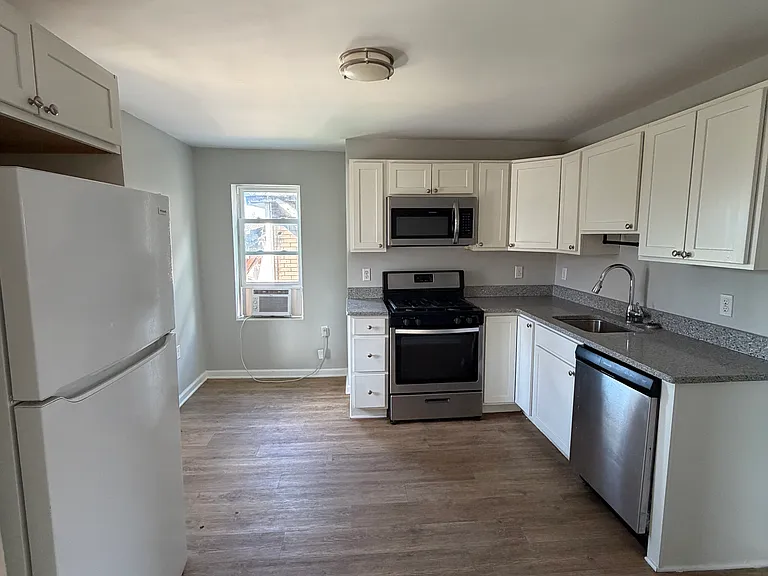 1216 Louise St #2 — Photo 3