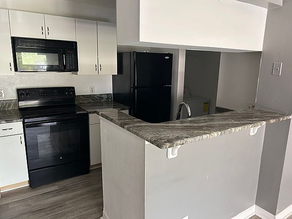 4th image of 325 Lakepointe Dr Unit 301