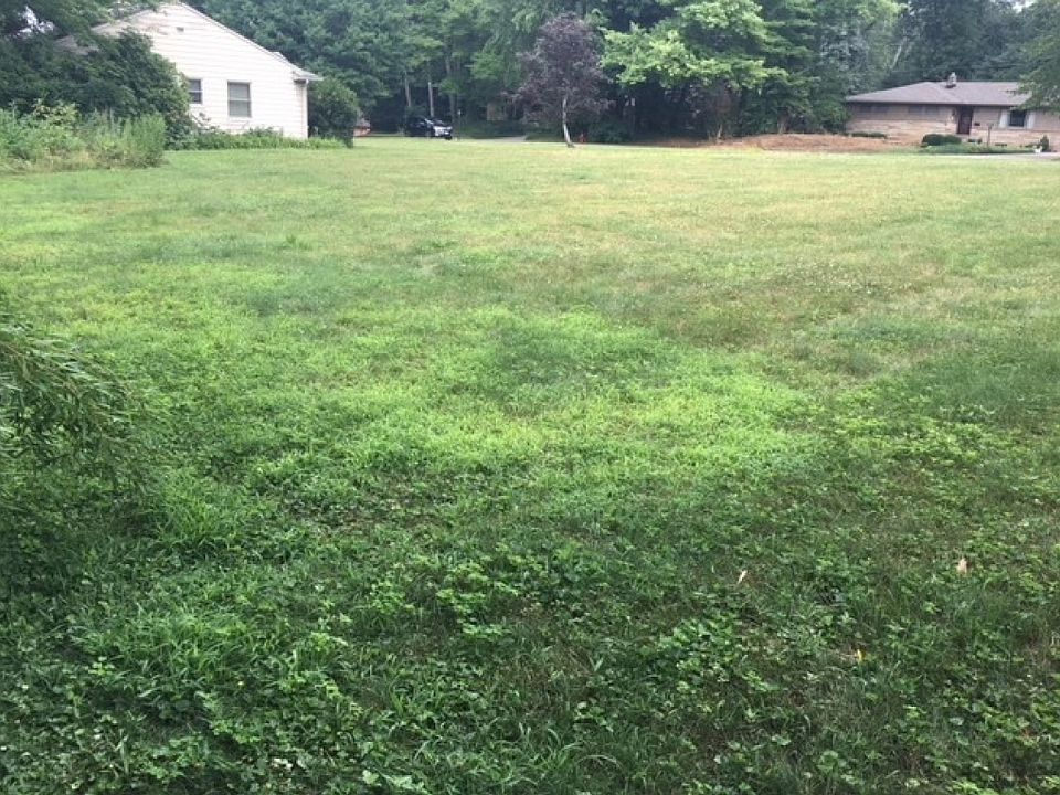2nd image of 3006 Oakridge Dr